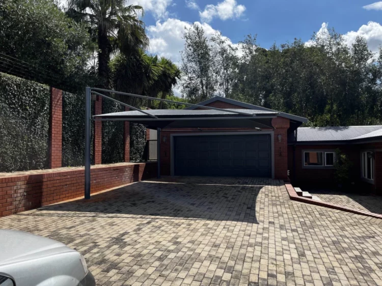 Double cantilever shadeport